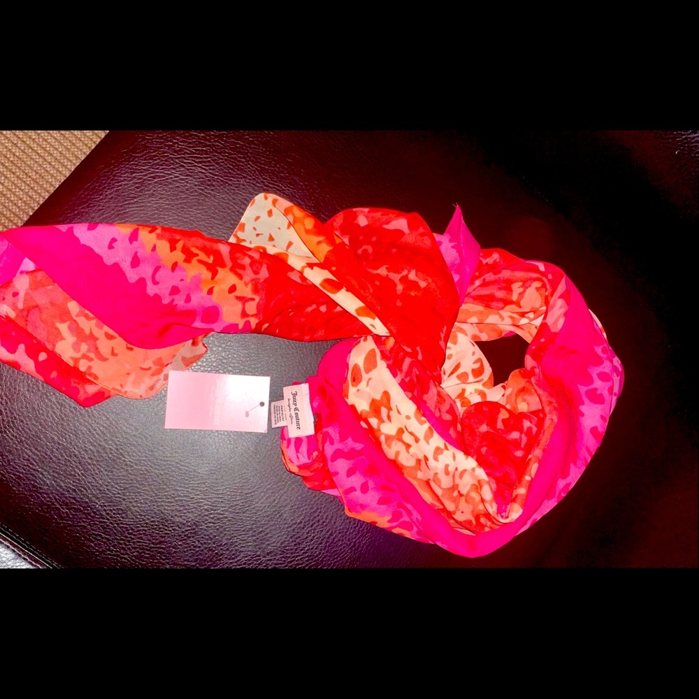 Juicy Couture scarf